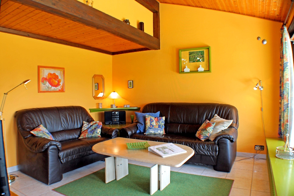 Wohnzimmer mit Sitzgruppe im Typ Scout 44